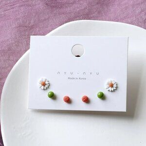 Coral & Green White Daisy Flower Stud Earring Set